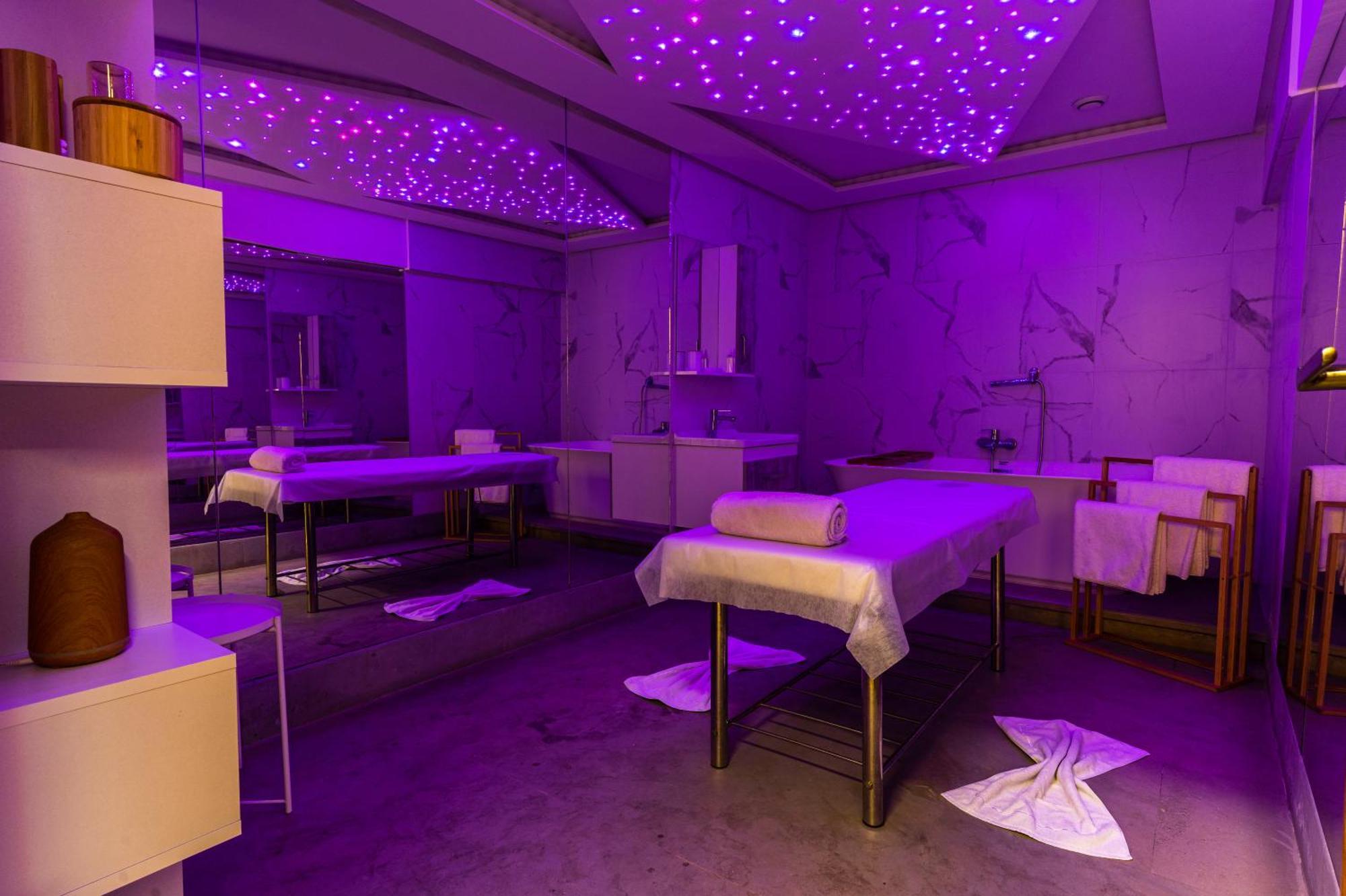 One Hotel 카사블랑카 외부 사진 A massage parlour in Hong Kong